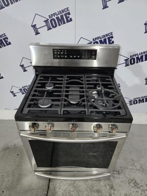 Samsung Gas Stove NX58H5650WS 30 freestanding, 5 burners, 18K BTU, 5.8 cu ft oven, Self Clean, Convection, Warming Drawer, Stainless Steel color, Used Refurbished.