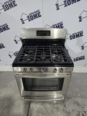 Kenmore Gas Stove 970.336732 30  5 burners, 17k BTU,  Self Clean, Oven capacity 5.0 cu. ft. Storage Drawer, Stainless Steel color, Used.